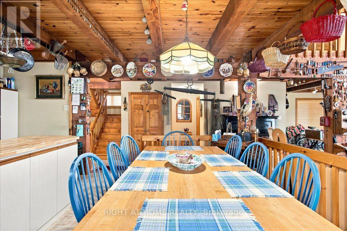 12 James Street, Tiny, ON - Indoor Photo Showing Dining Room
