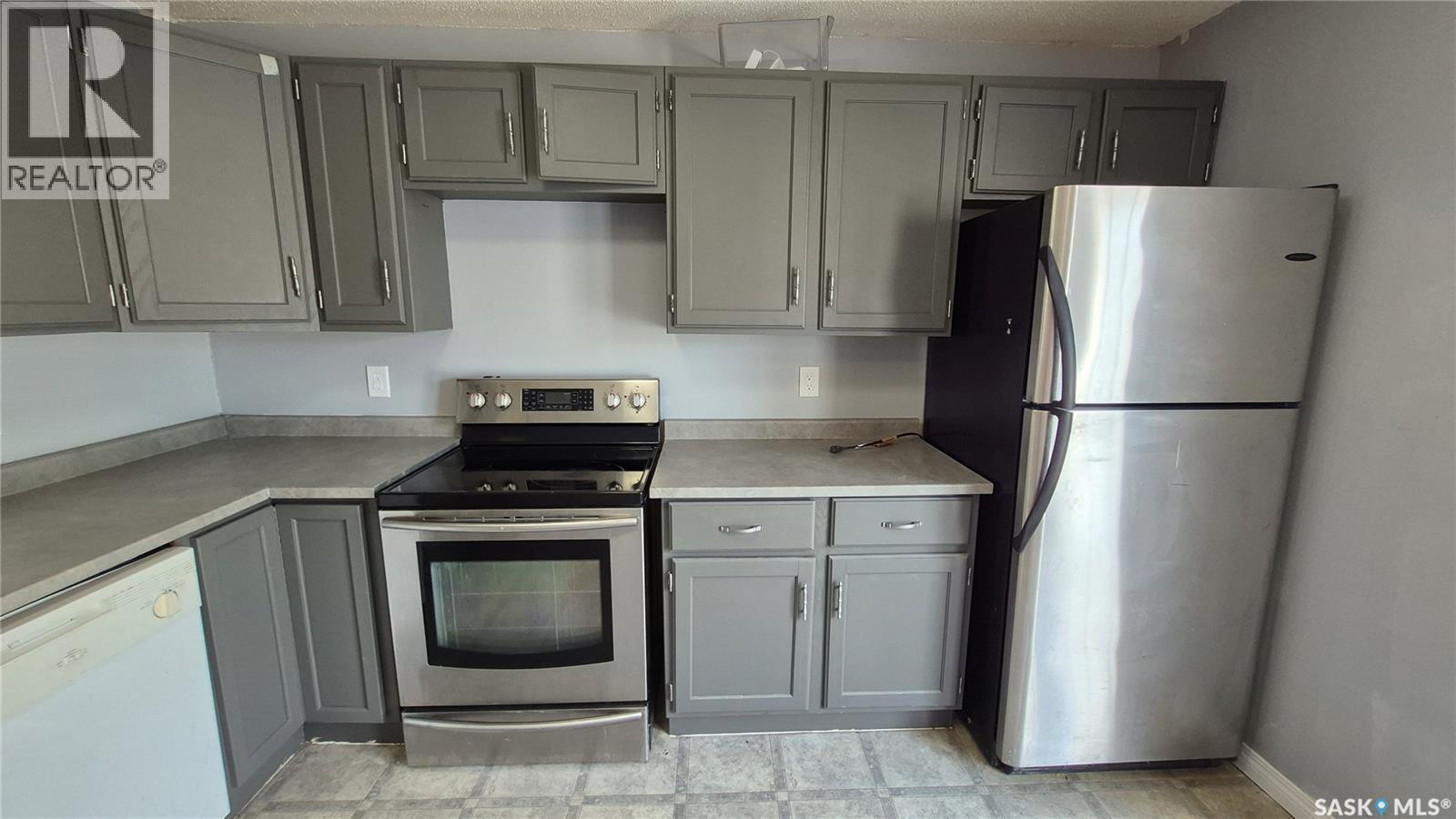 1715 Fleet Street, Regina, SK - Indoor Photo Showing Kitchen