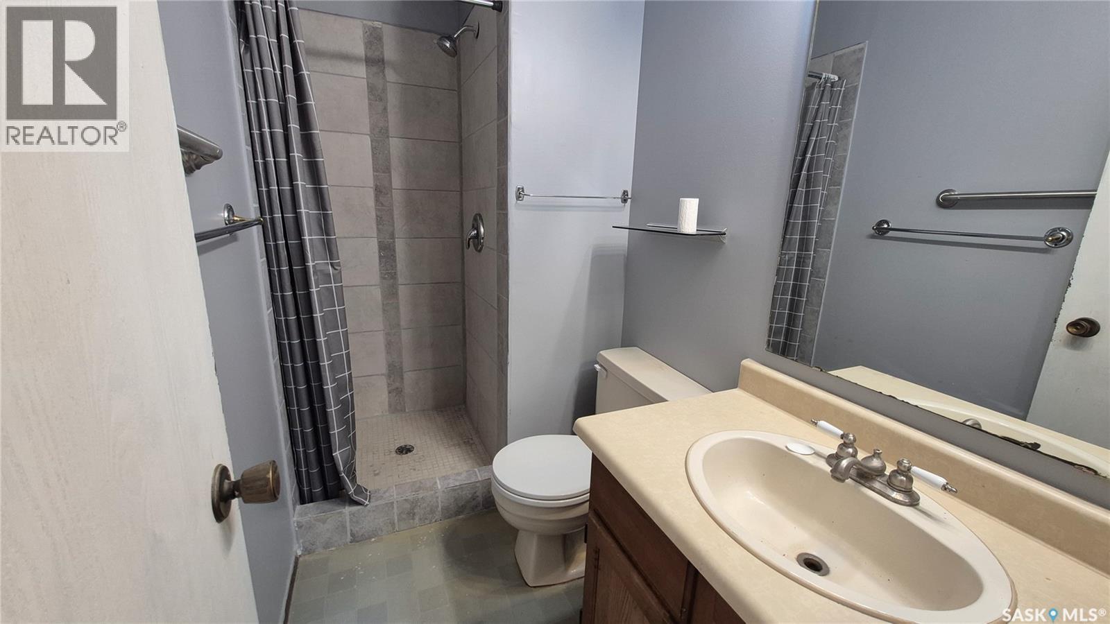 1715 Fleet Street, Regina, SK - Indoor Photo Showing Bathroom