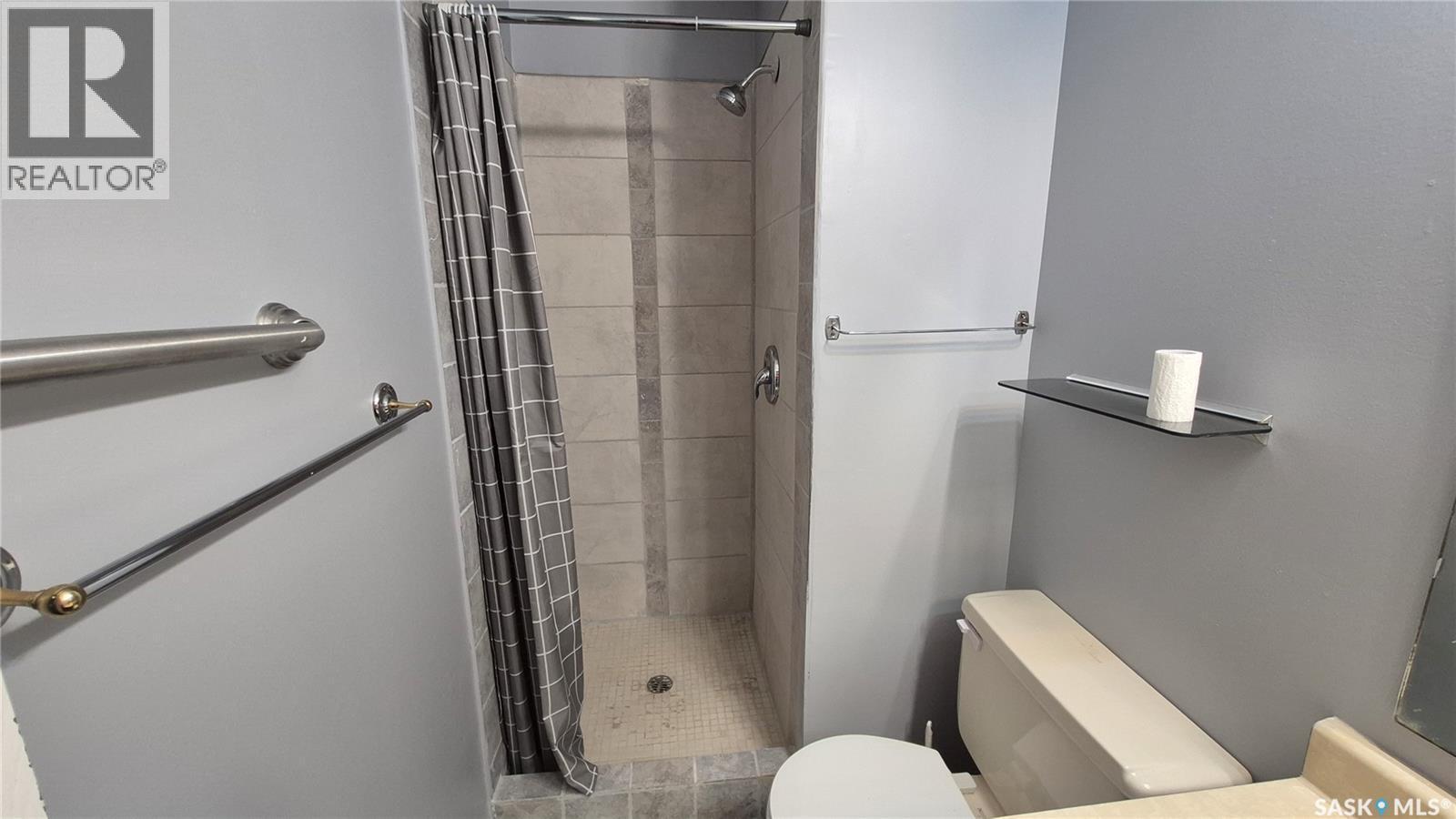 1715 Fleet Street, Regina, SK - Indoor Photo Showing Bathroom