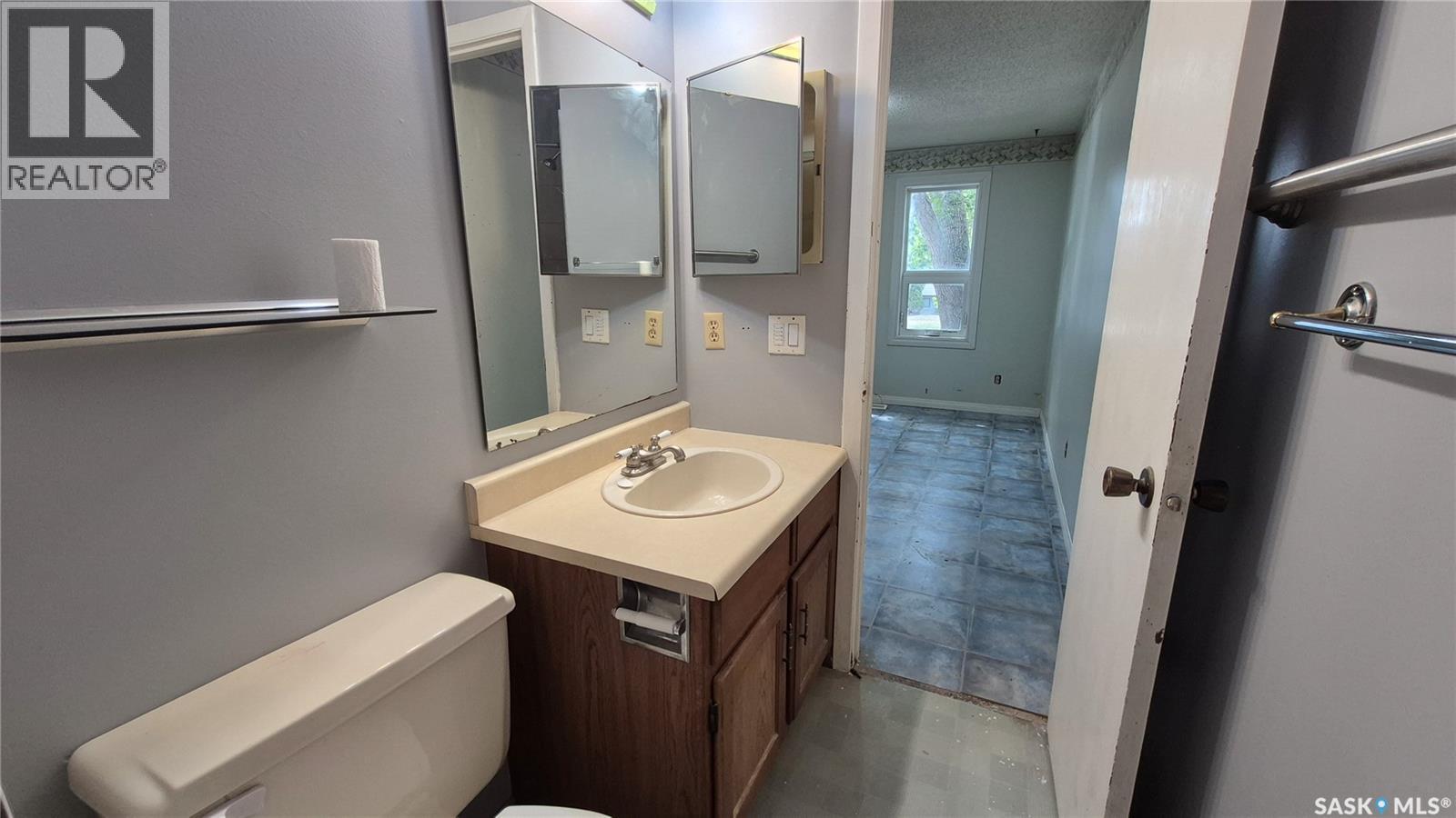 1715 Fleet Street, Regina, SK - Indoor Photo Showing Bathroom