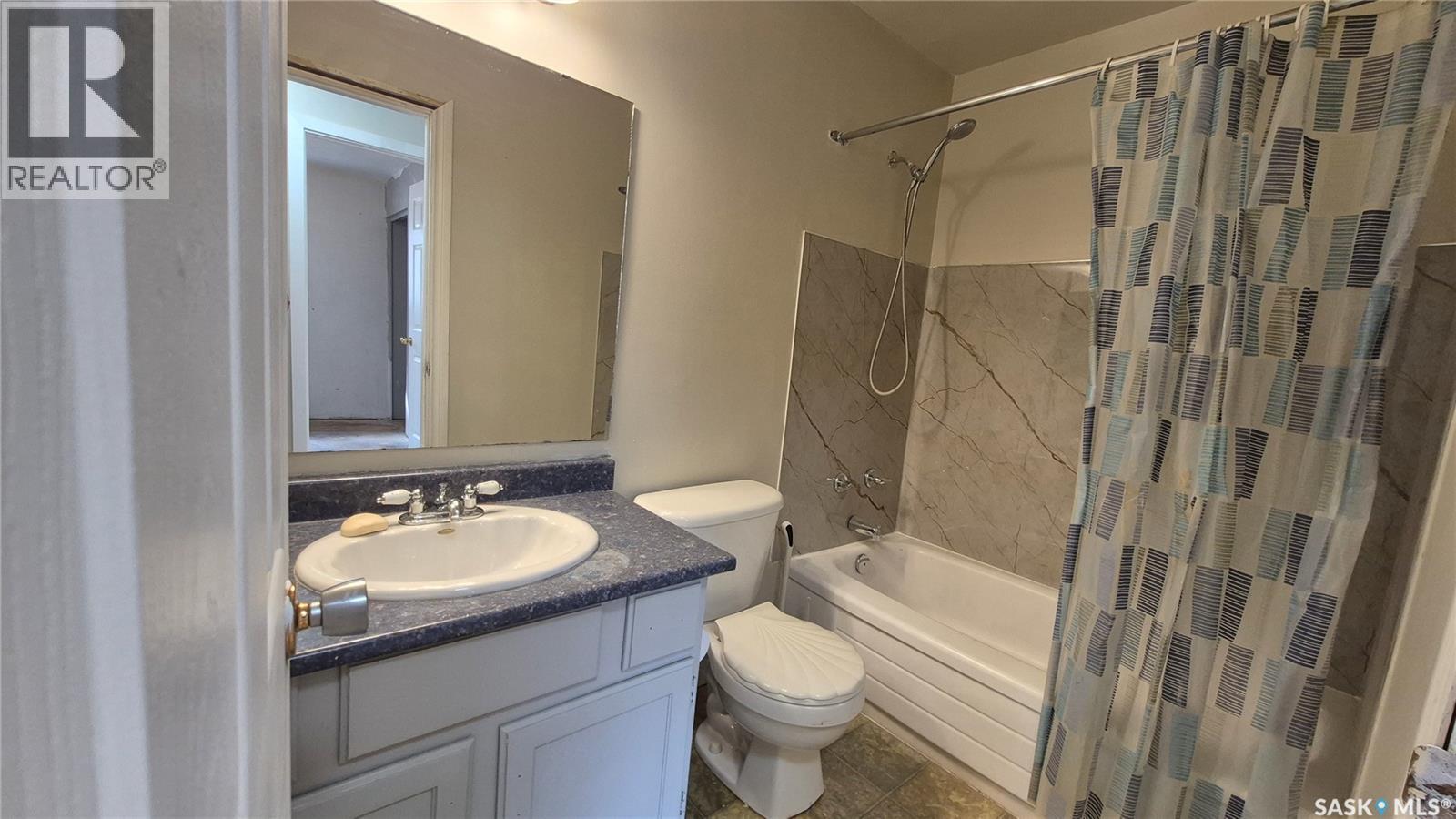 1715 Fleet Street, Regina, SK - Indoor Photo Showing Bathroom