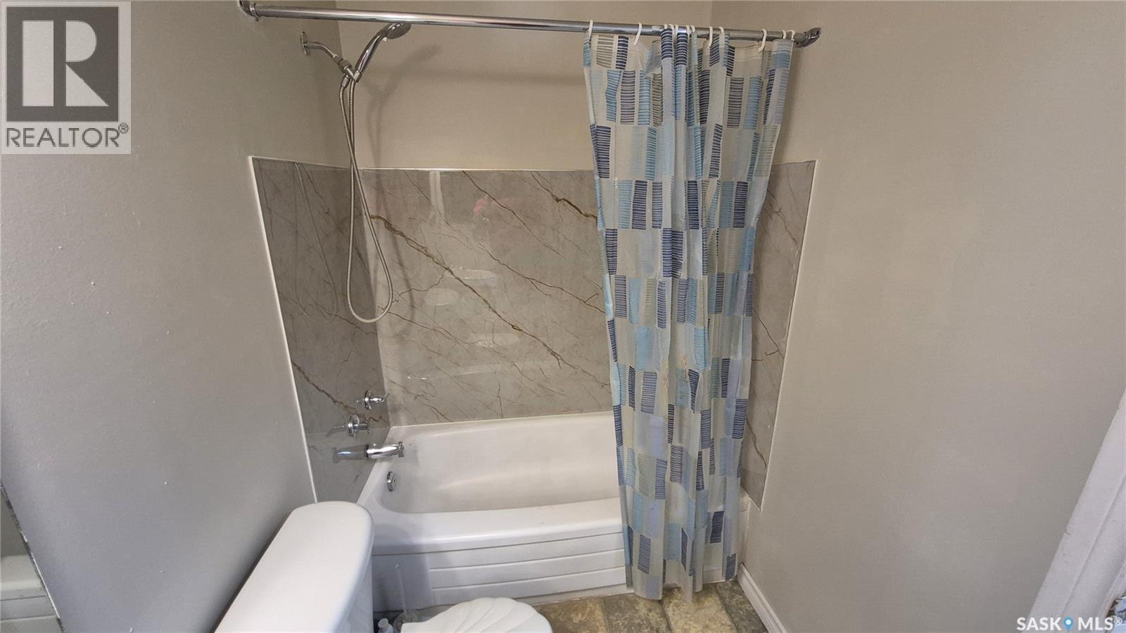 1715 Fleet Street, Regina, SK - Indoor Photo Showing Bathroom