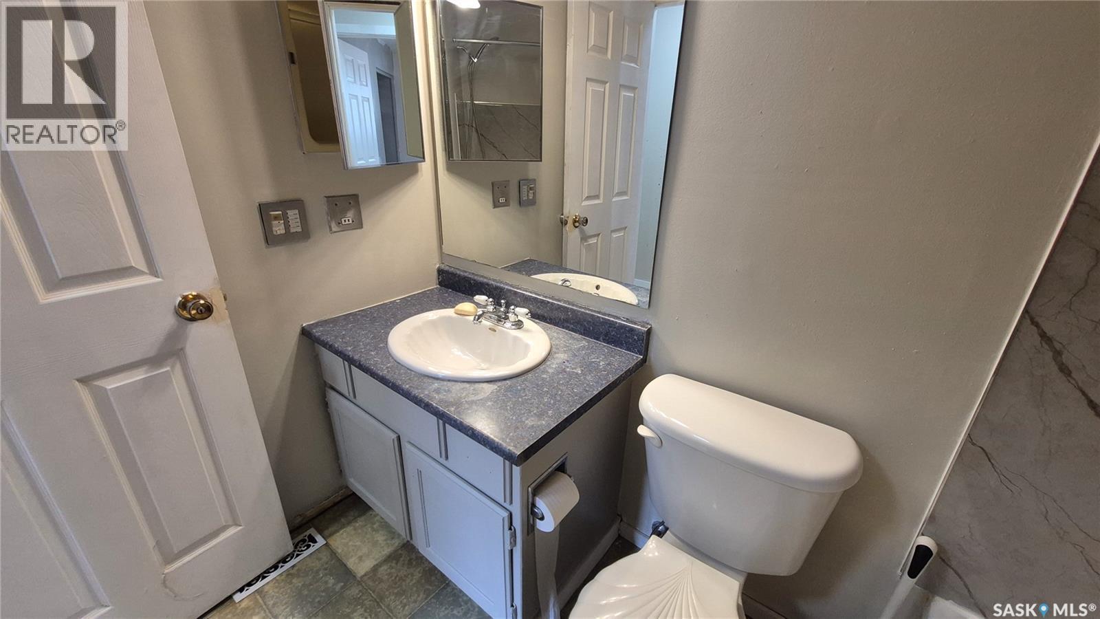 1715 Fleet Street, Regina, SK - Indoor Photo Showing Bathroom