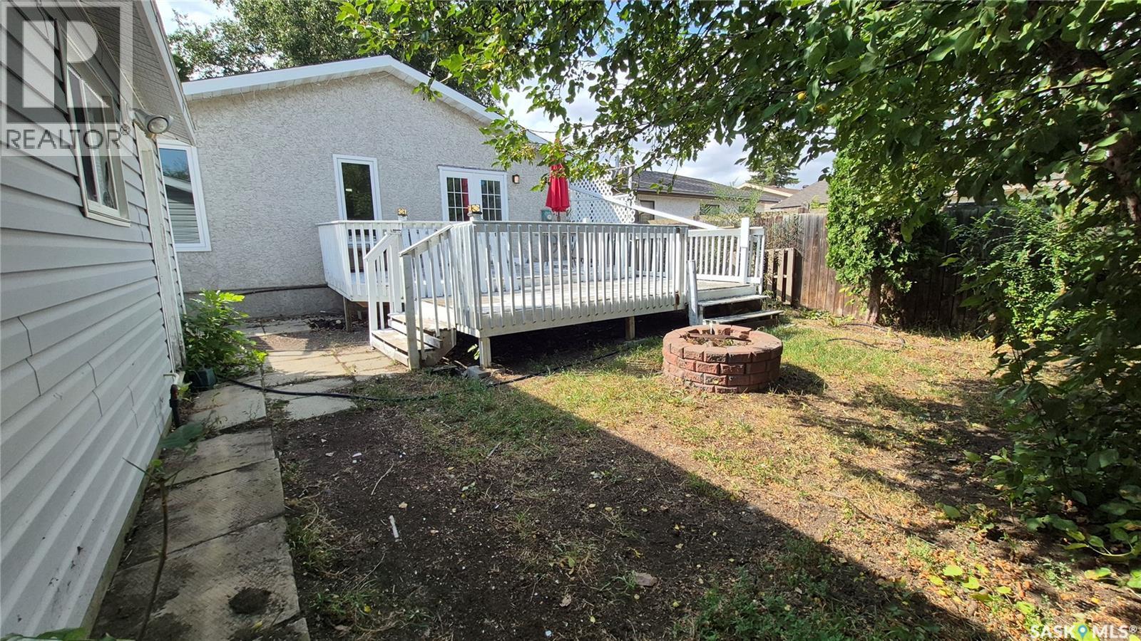 1715 Fleet Street, Regina, SK - Outdoor With Deck Patio Veranda