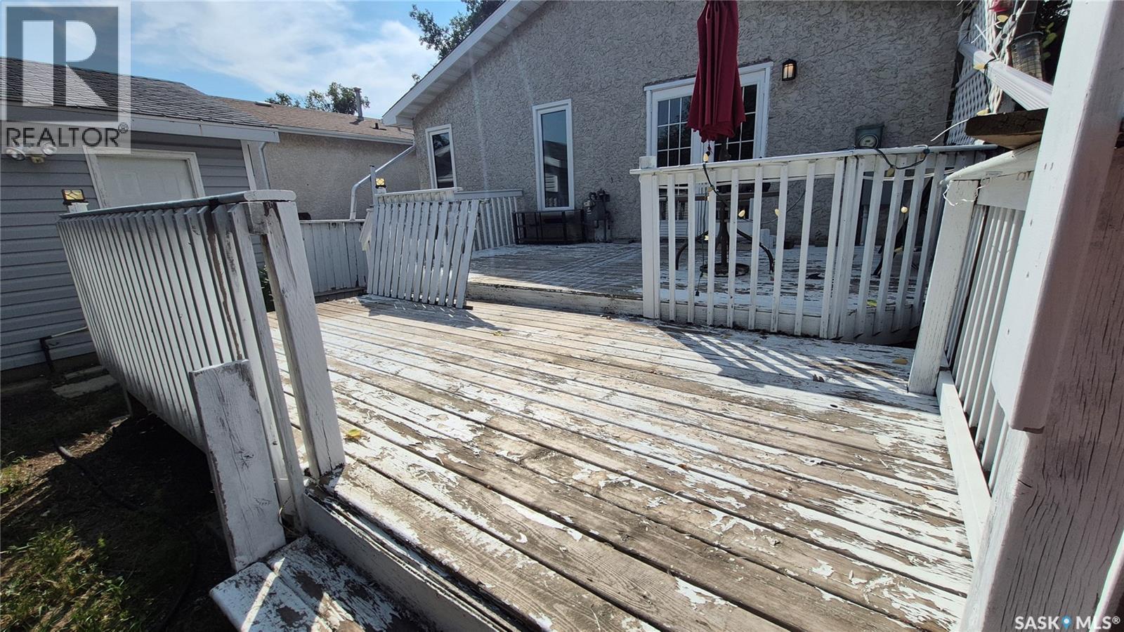 1715 Fleet Street, Regina, SK - Outdoor With Deck Patio Veranda With Exterior