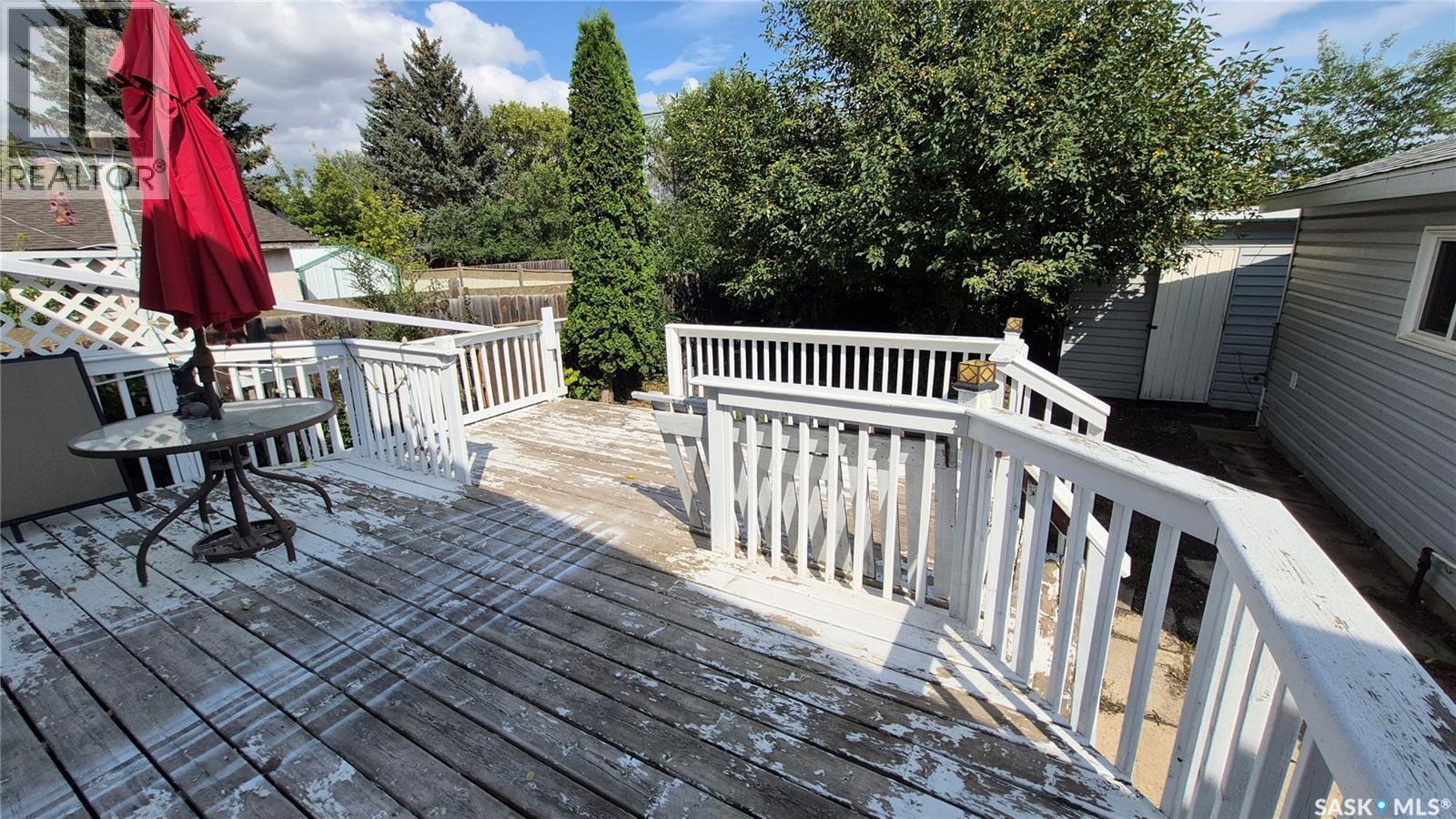 1715 Fleet Street, Regina, SK - Outdoor With Deck Patio Veranda