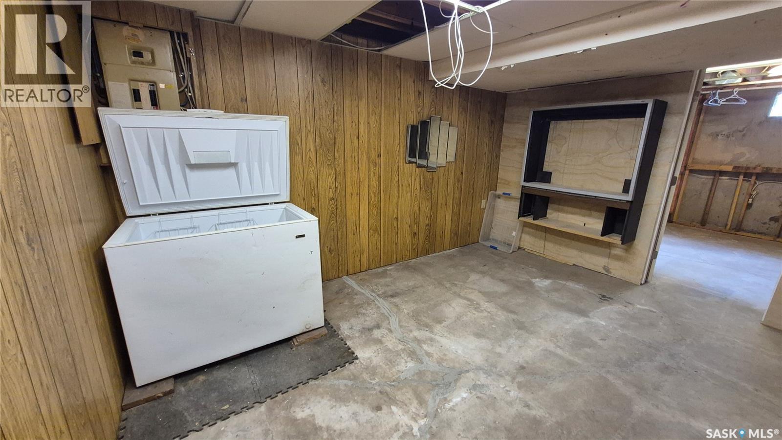 1715 Fleet Street, Regina, SK - Indoor