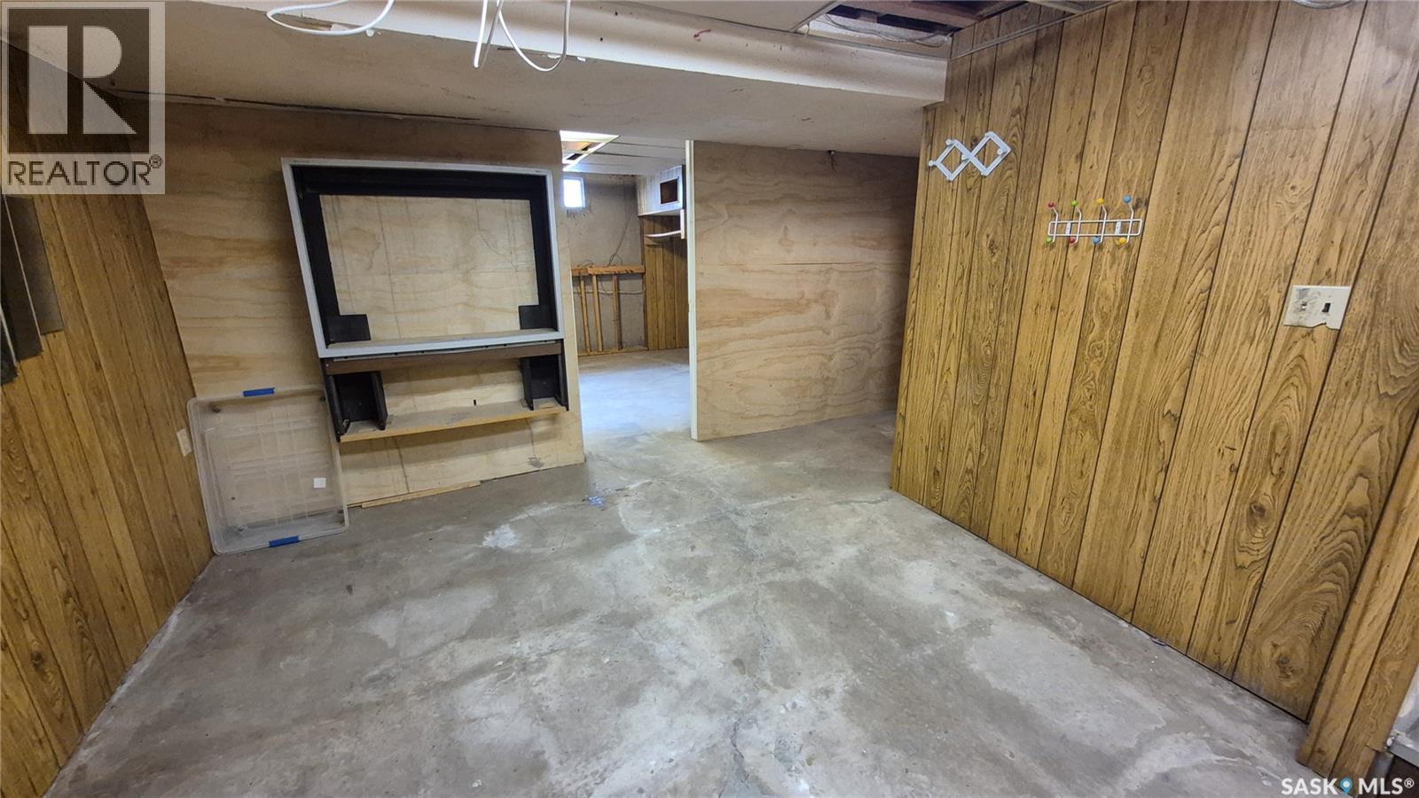 1715 Fleet Street, Regina, SK - Indoor