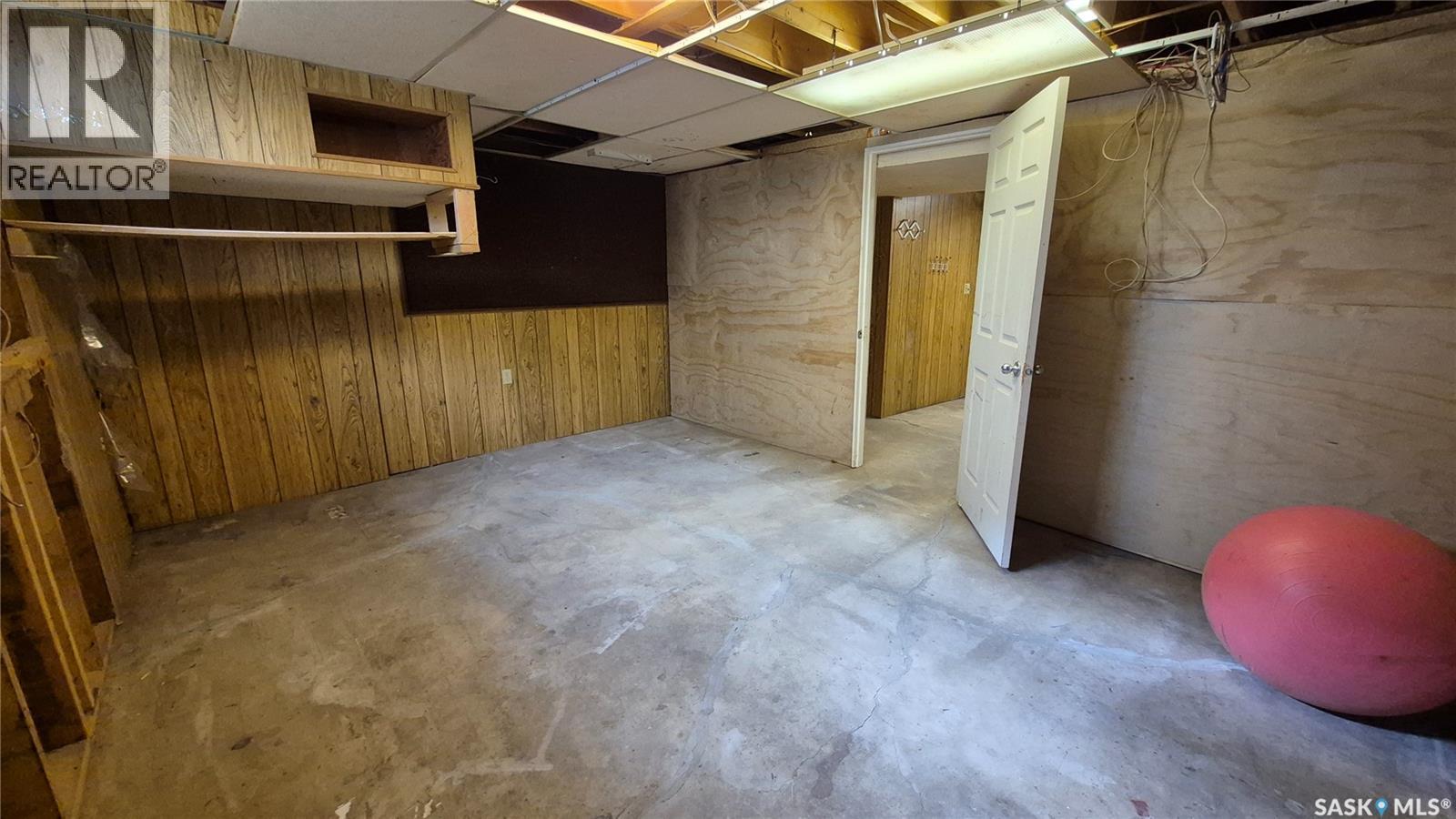 1715 Fleet Street, Regina, SK - Indoor Photo Showing Basement