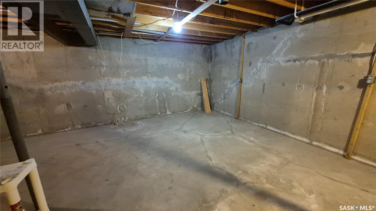 1715 Fleet Street, Regina, SK - Indoor Photo Showing Basement