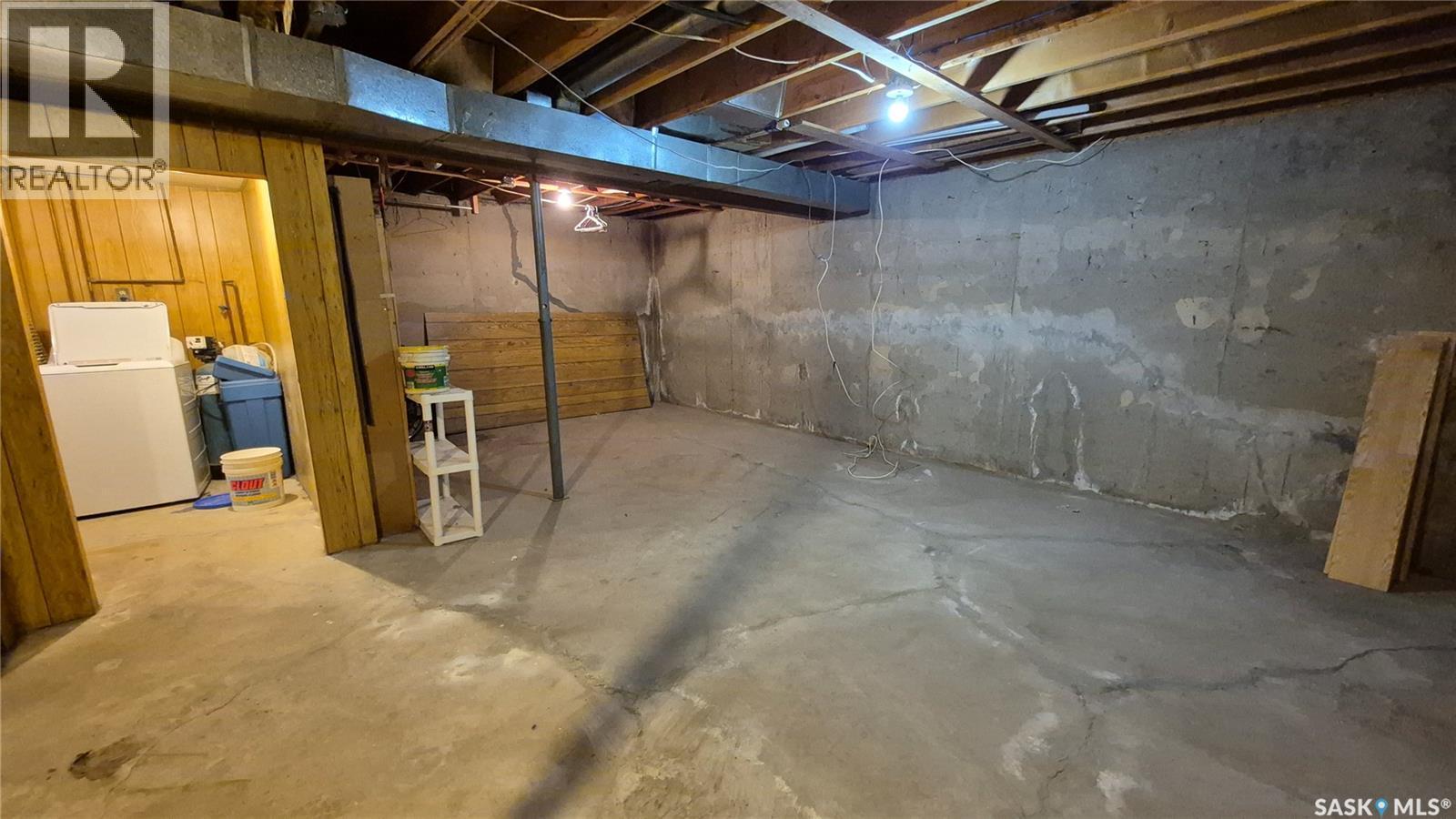 1715 Fleet Street, Regina, SK - Indoor Photo Showing Basement