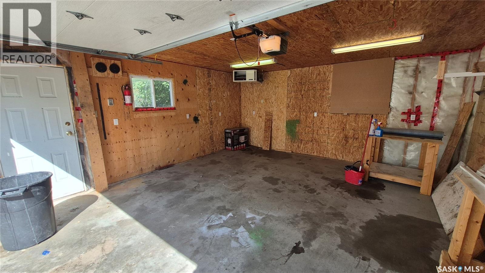 1715 Fleet Street, Regina, SK - Indoor