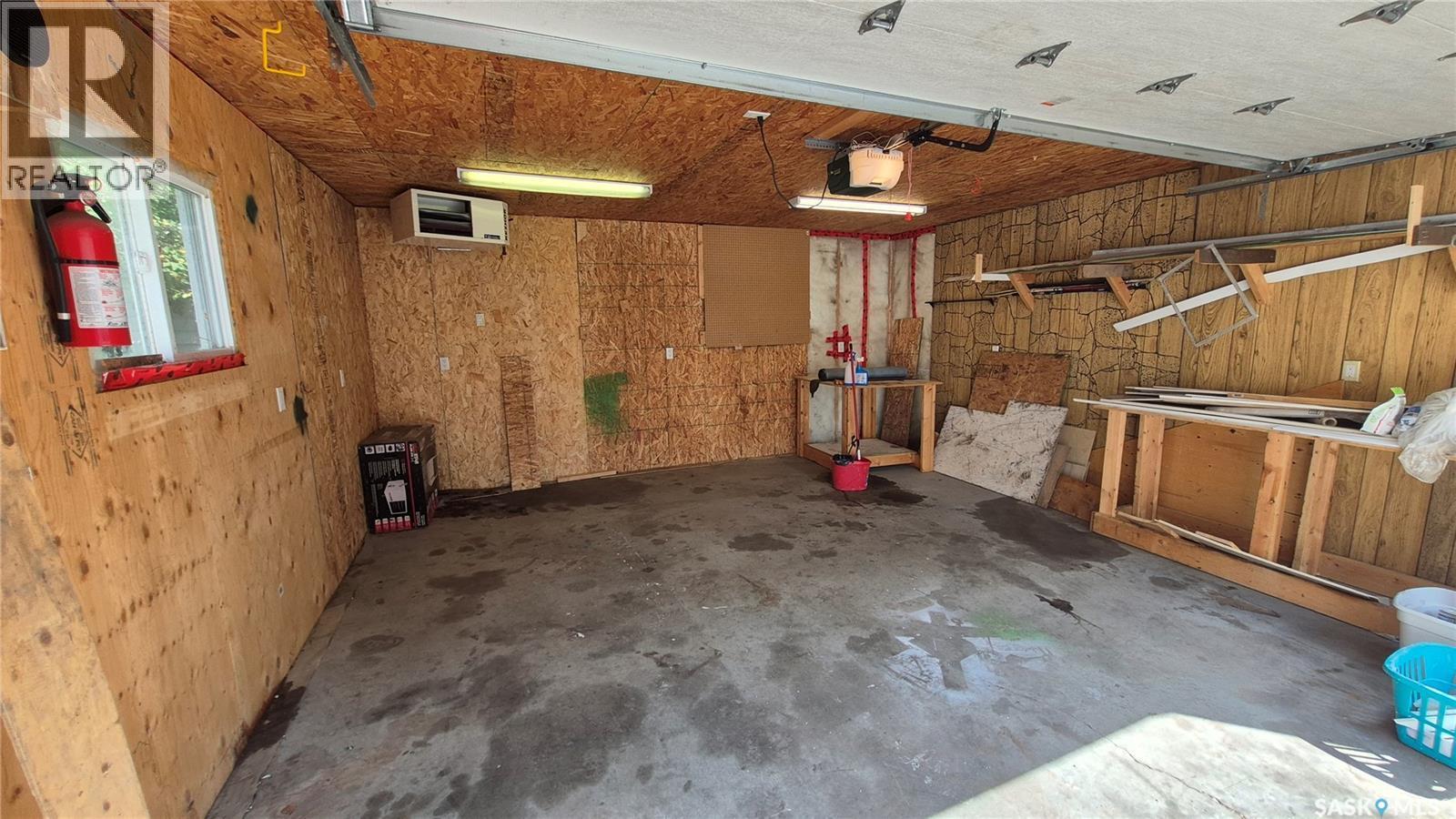 1715 Fleet Street, Regina, SK - Indoor