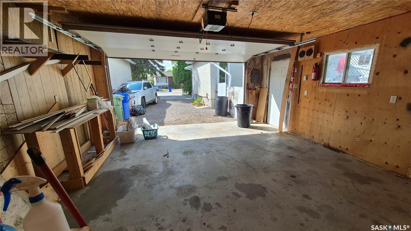 1715 Fleet Street, Regina, SK - Indoor