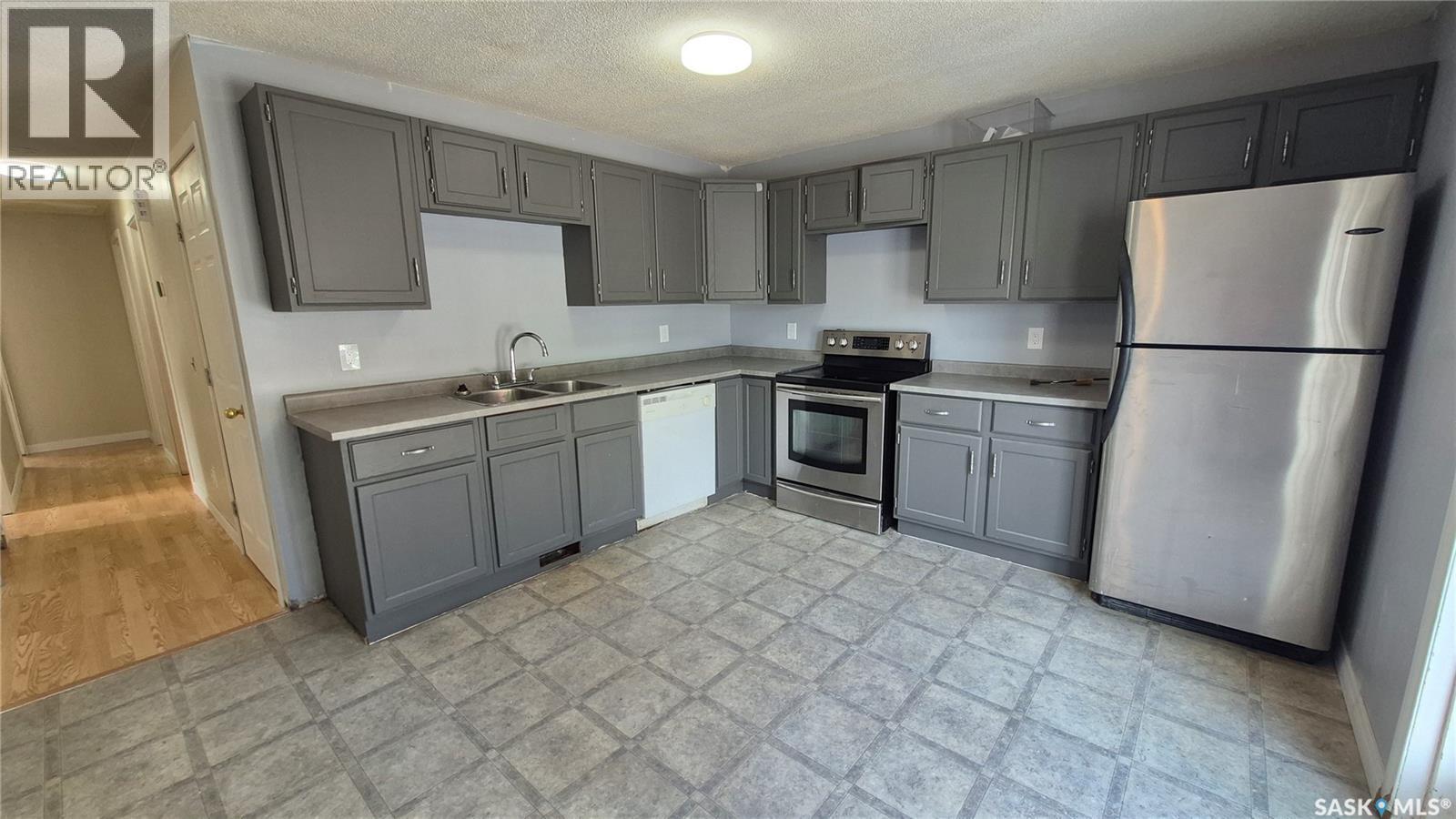 1715 Fleet Street, Regina, SK - Indoor Photo Showing Kitchen With Double Sink