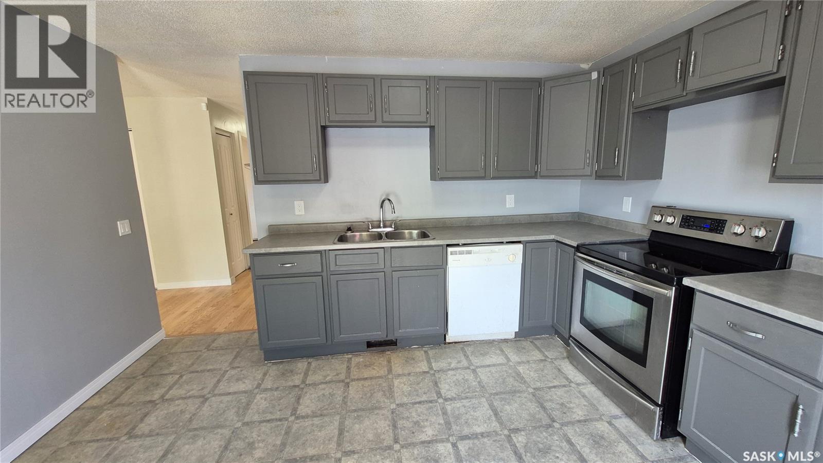1715 Fleet Street, Regina, SK - Indoor Photo Showing Kitchen With Double Sink