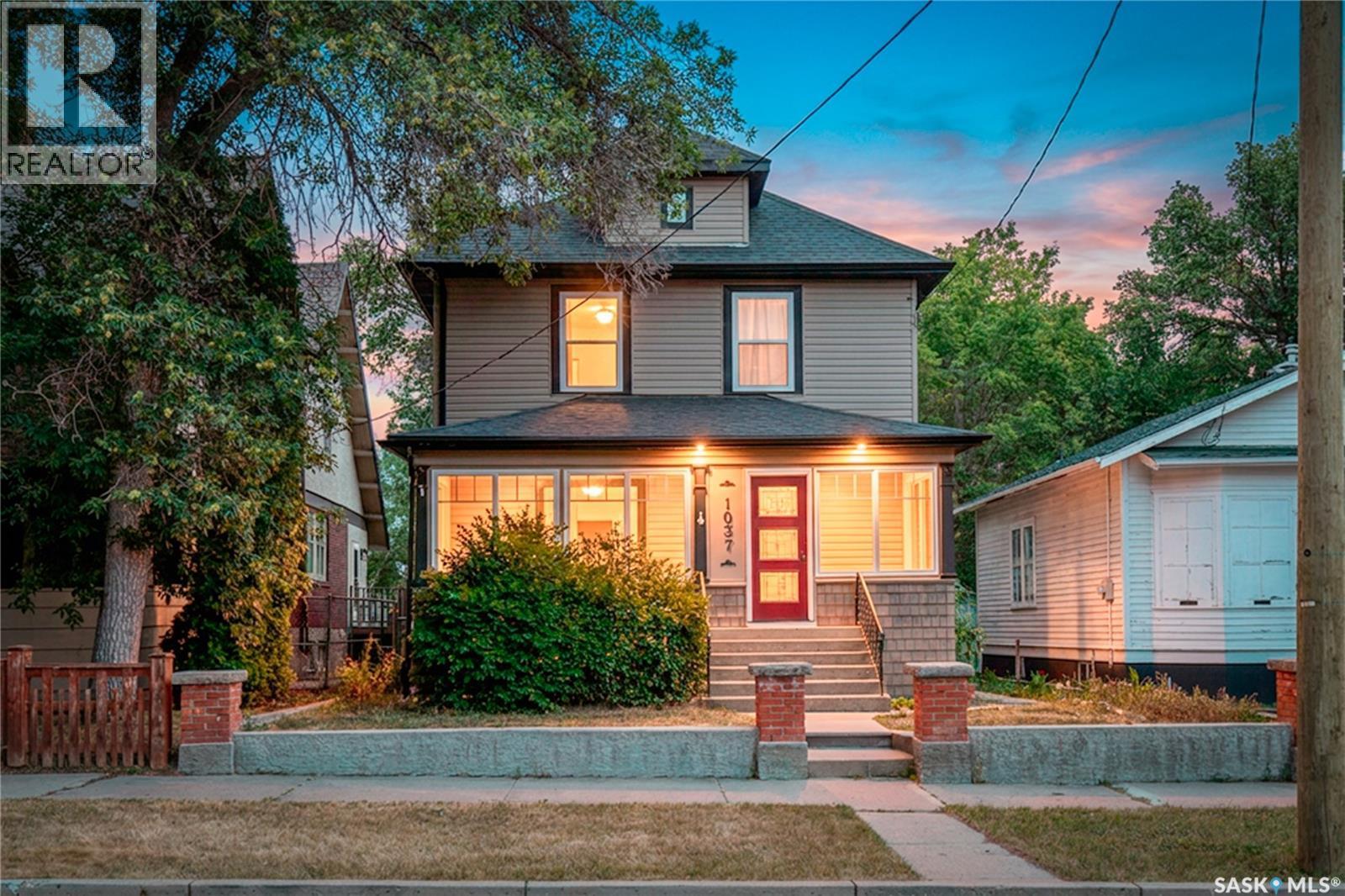 1037 Chestnut Avenue, Moose Jaw, SK - Outdoor