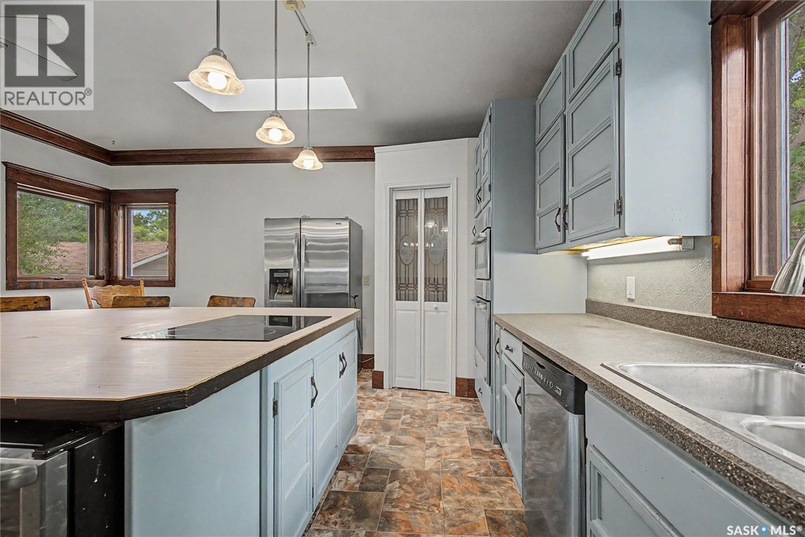 1037 Chestnut Avenue, Moose Jaw, SK - Indoor Photo Showing Kitchen