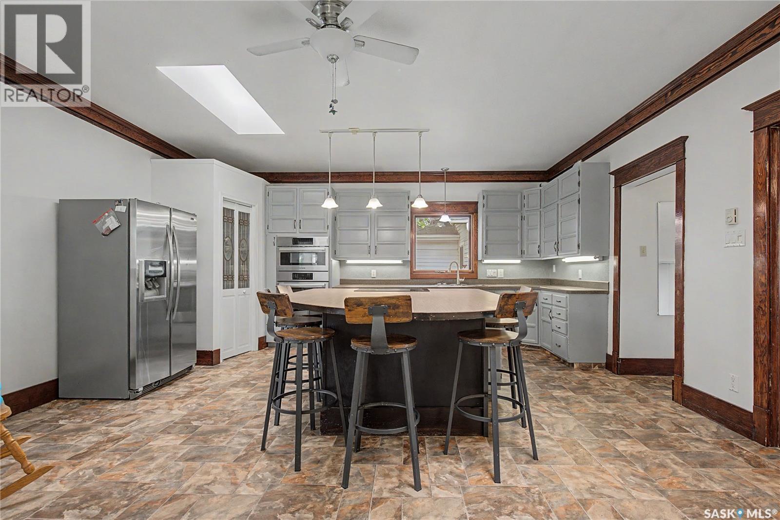 1037 Chestnut Avenue, Moose Jaw, SK - Indoor Photo Showing Dining Room
