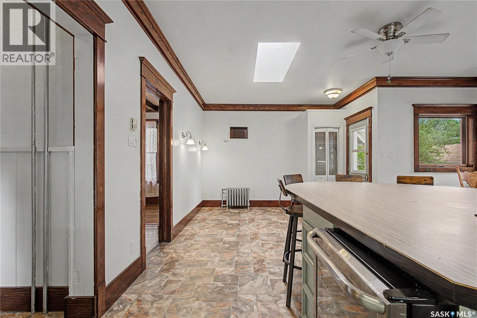 1037 Chestnut Avenue, Moose Jaw, SK - Indoor