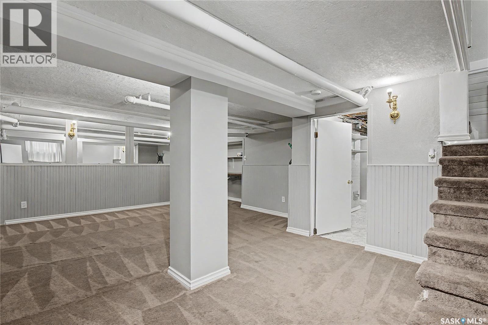 1037 Chestnut Avenue, Moose Jaw, SK - Indoor