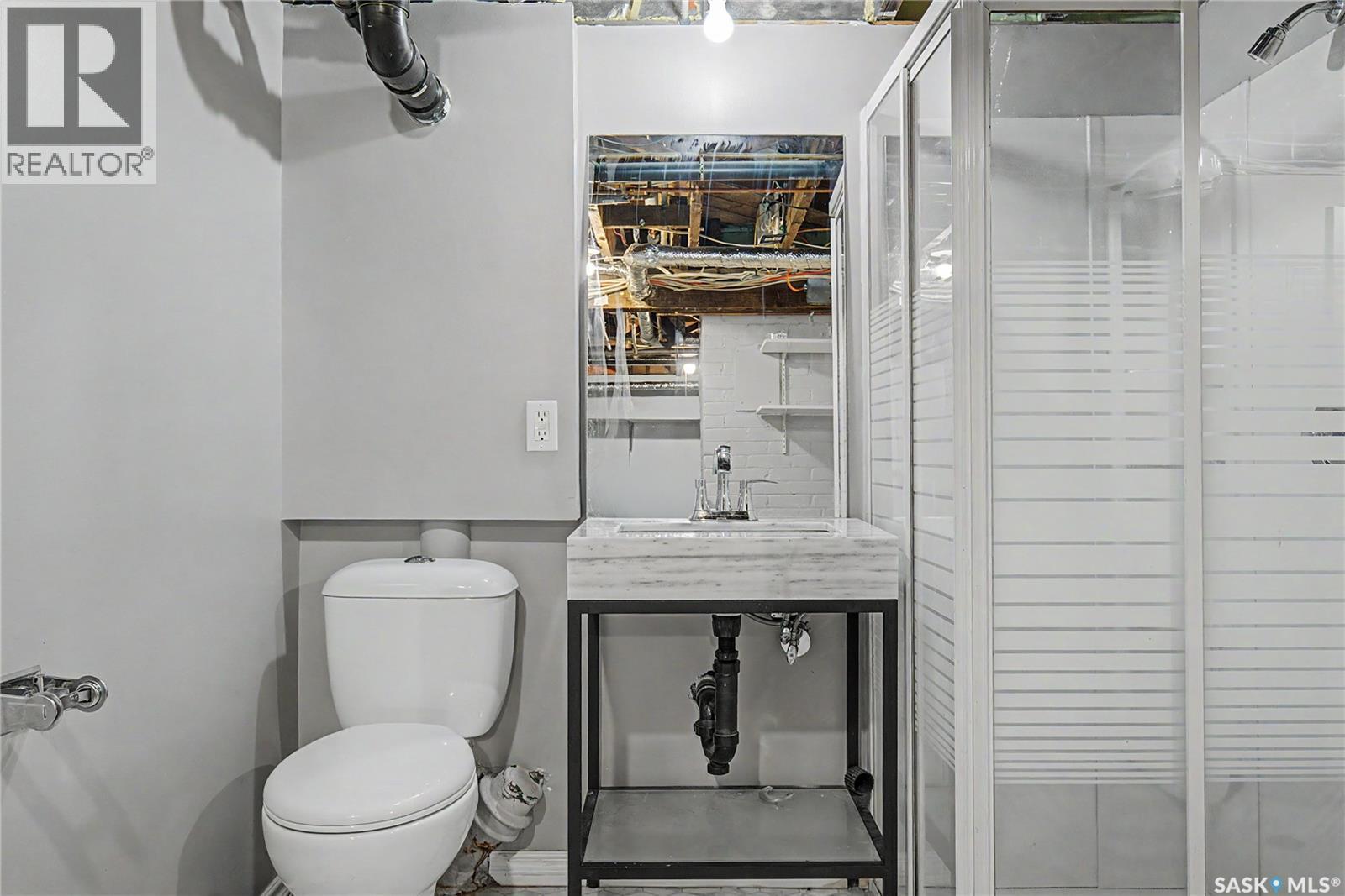 1037 Chestnut Avenue, Moose Jaw, SK - Indoor Photo Showing Bathroom