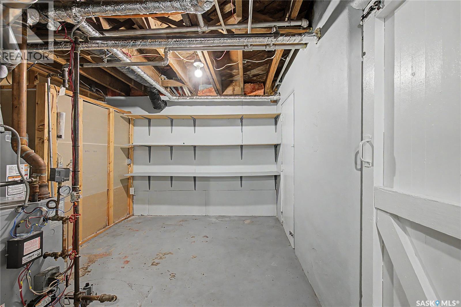 1037 Chestnut Avenue, Moose Jaw, SK - Indoor Photo Showing Basement