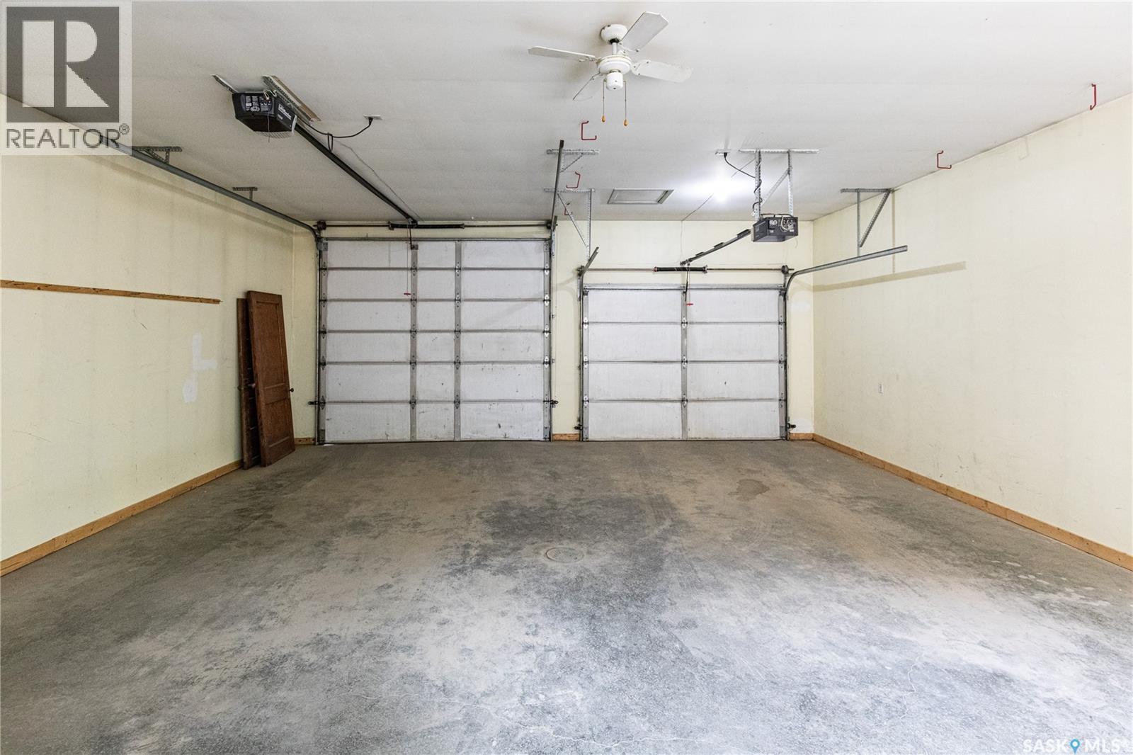 1037 Chestnut Avenue, Moose Jaw, SK - Indoor Photo Showing Garage