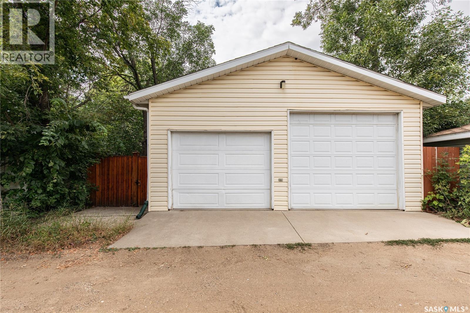 1037 Chestnut Avenue, Moose Jaw, SK - Outdoor With Exterior