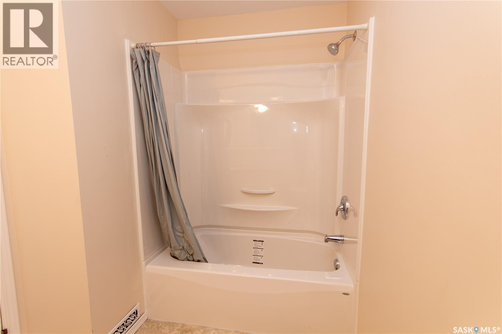141 19Th Street, Battleford, SK - Indoor Photo Showing Bathroom