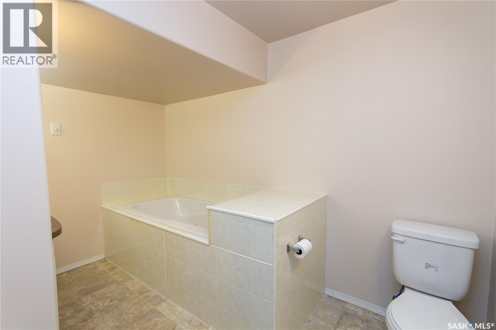141 19Th Street, Battleford, SK - Indoor Photo Showing Bathroom