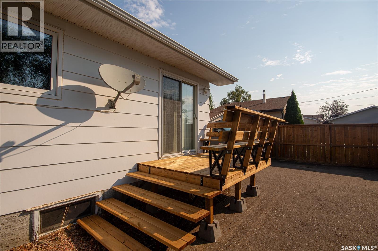 141 19Th Street, Battleford, SK - Outdoor With Deck Patio Veranda With Exterior