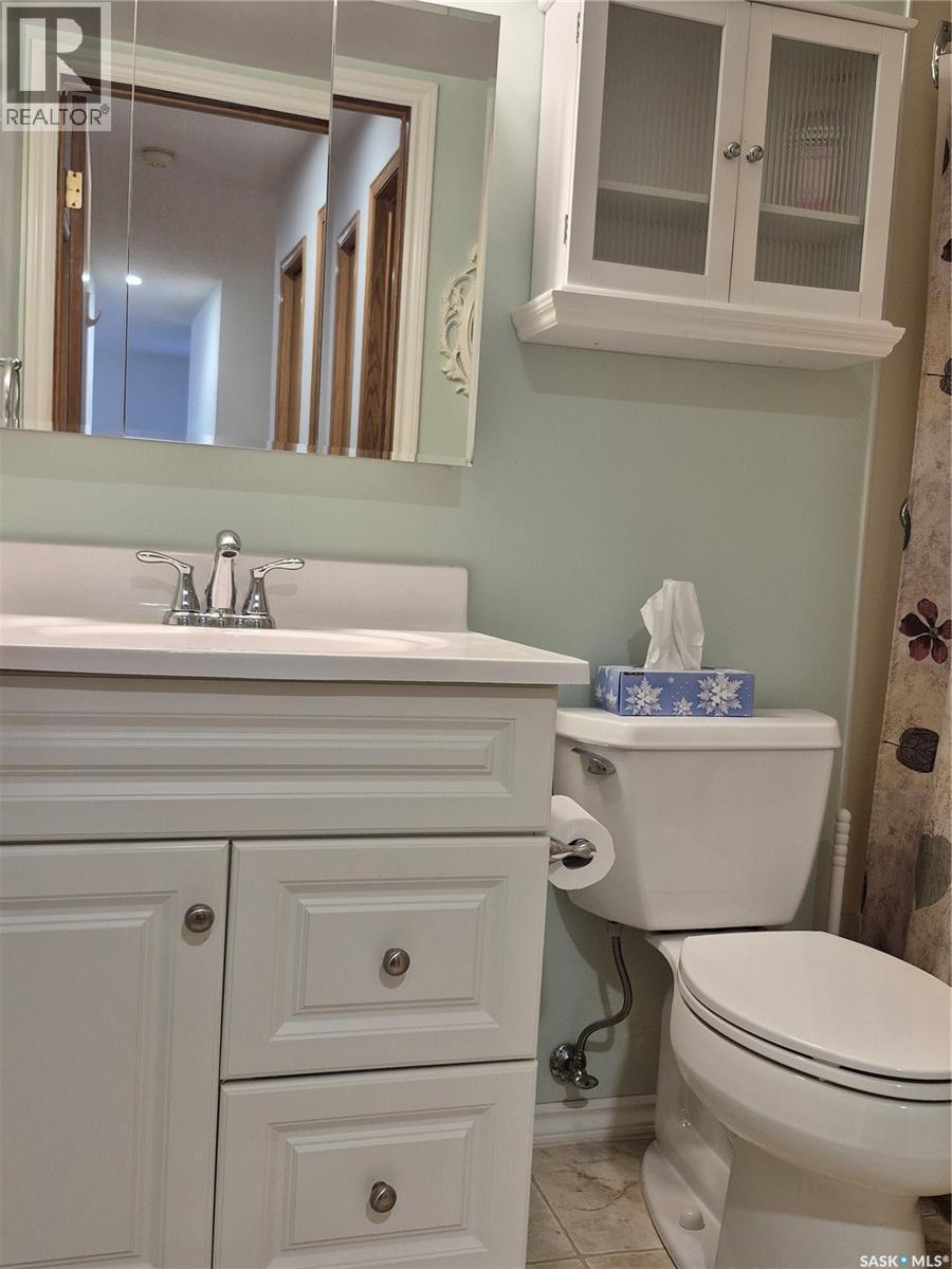 102 3220 33Rd Street W, Saskatoon, SK - Indoor Photo Showing Bathroom