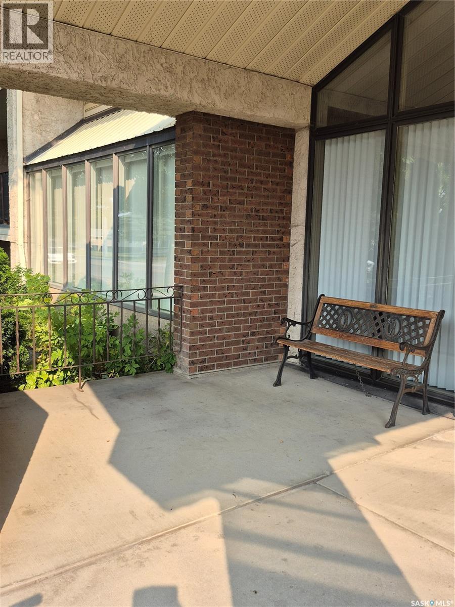 102 3220 33Rd Street W, Saskatoon, SK - Outdoor