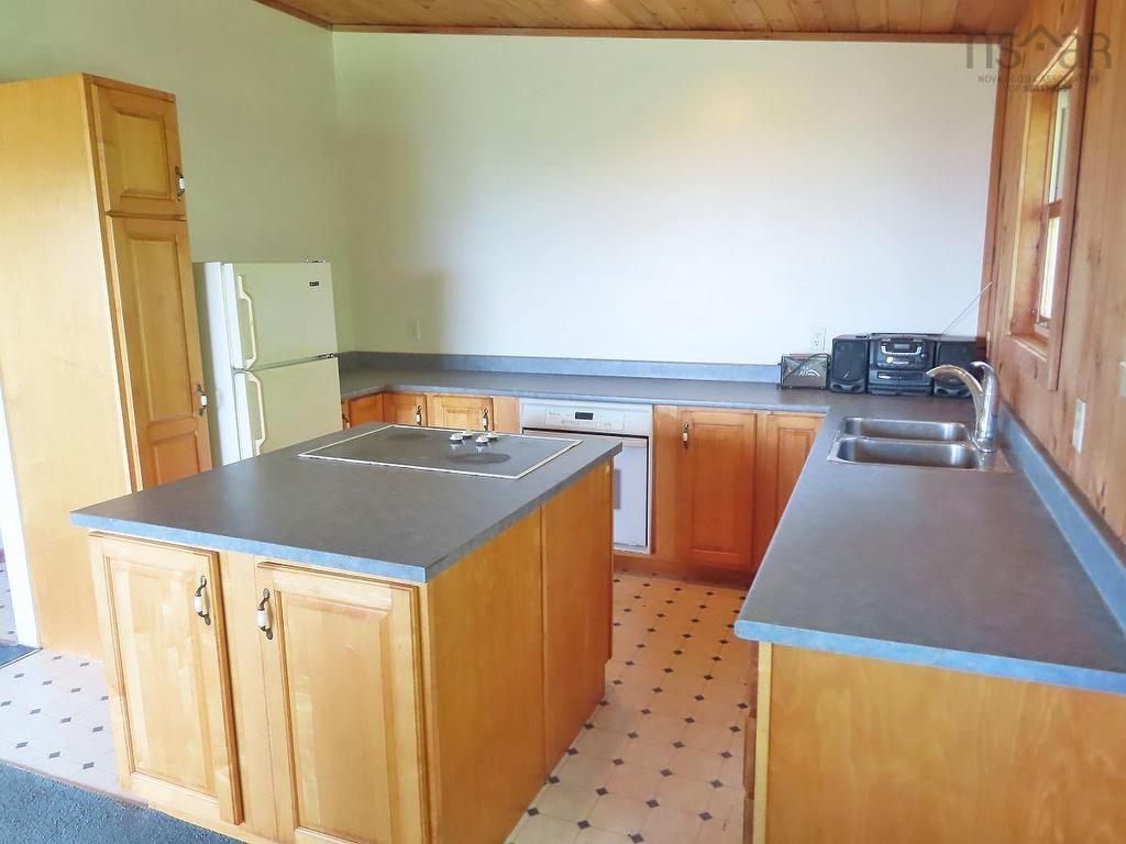 5875 West Bay Road, Roberta, NS - Indoor Photo Showing Kitchen With Double Sink