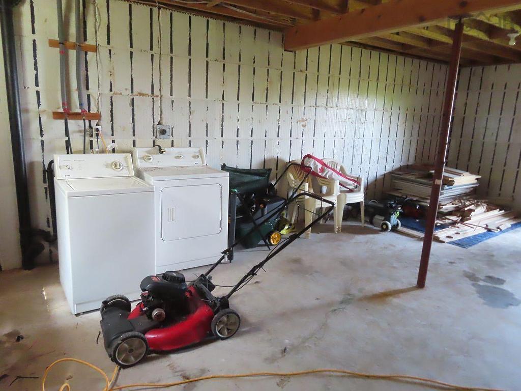 5875 West Bay Road, Roberta, NS - Indoor Photo Showing Laundry Room