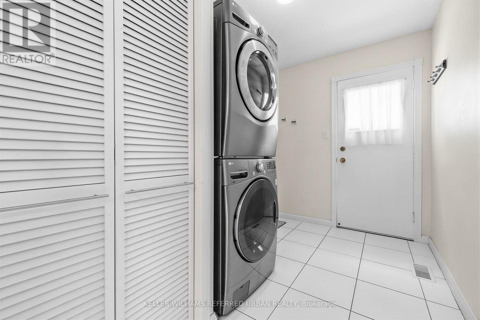 7 Chipstead Road, Toronto, ON - Indoor Photo Showing Laundry Room
