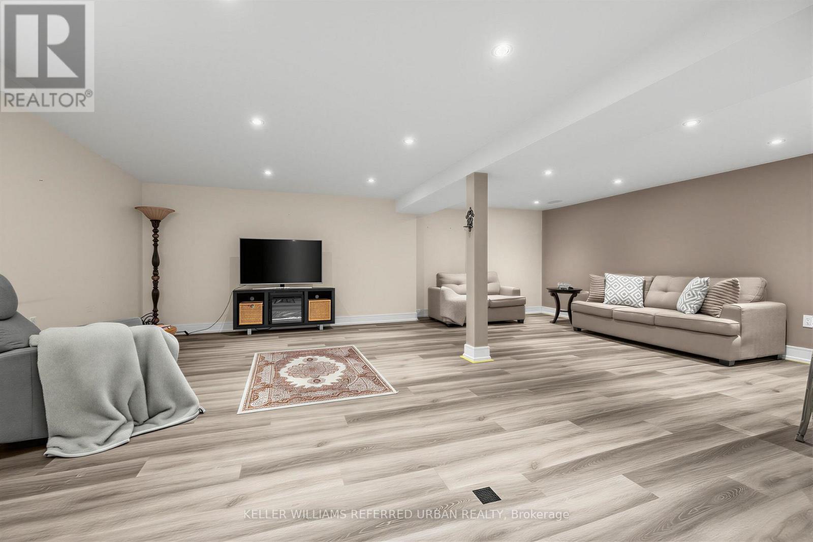 7 Chipstead Road, Toronto, ON - Indoor