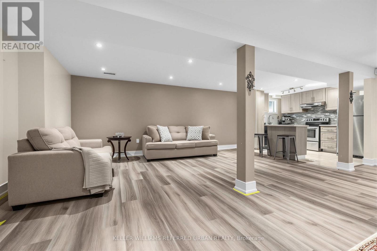7 Chipstead Road, Toronto, ON - Indoor