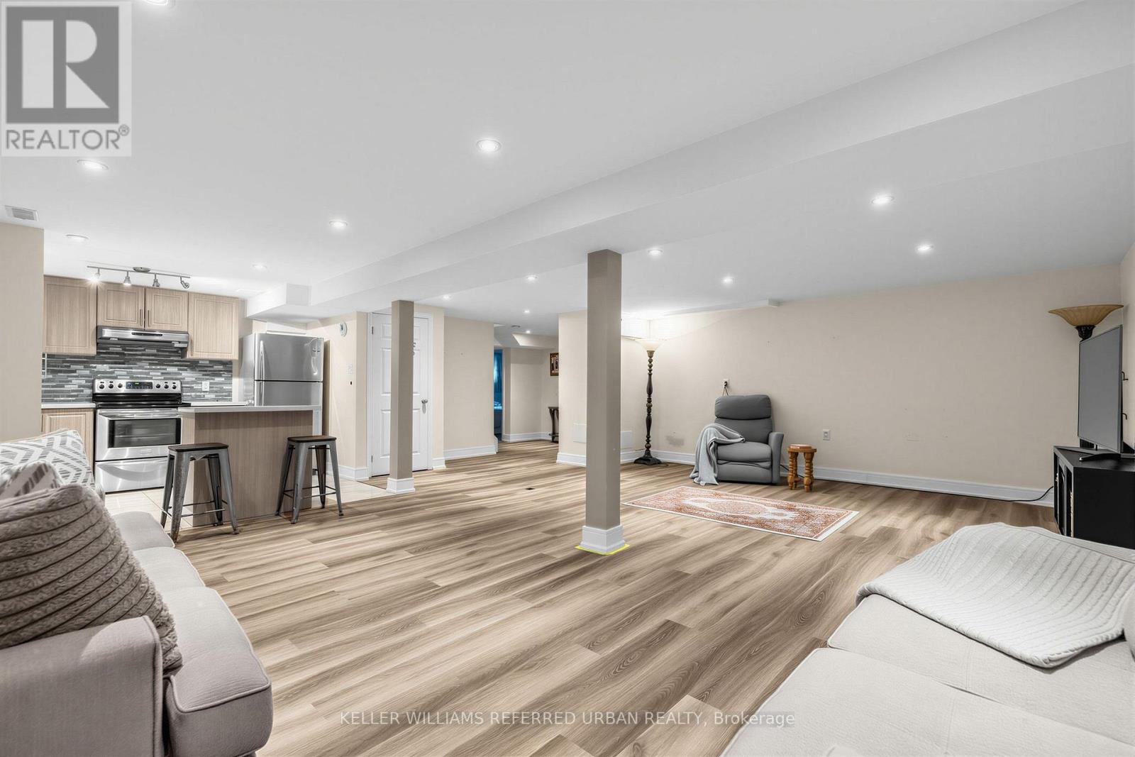 7 Chipstead Road, Toronto, ON - Indoor Photo Showing Living Room