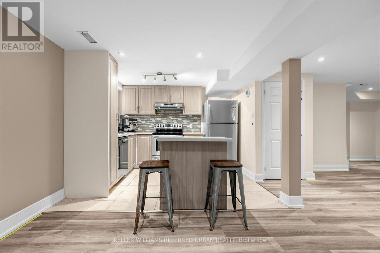 7 Chipstead Road, Toronto, ON - Indoor Photo Showing Kitchen