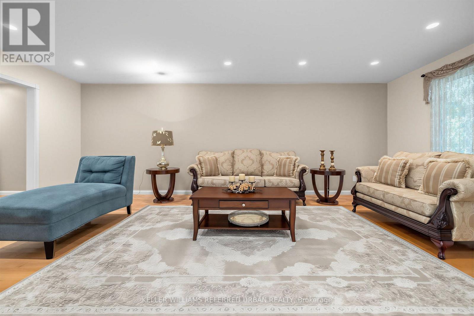 7 Chipstead Road, Toronto, ON - Indoor