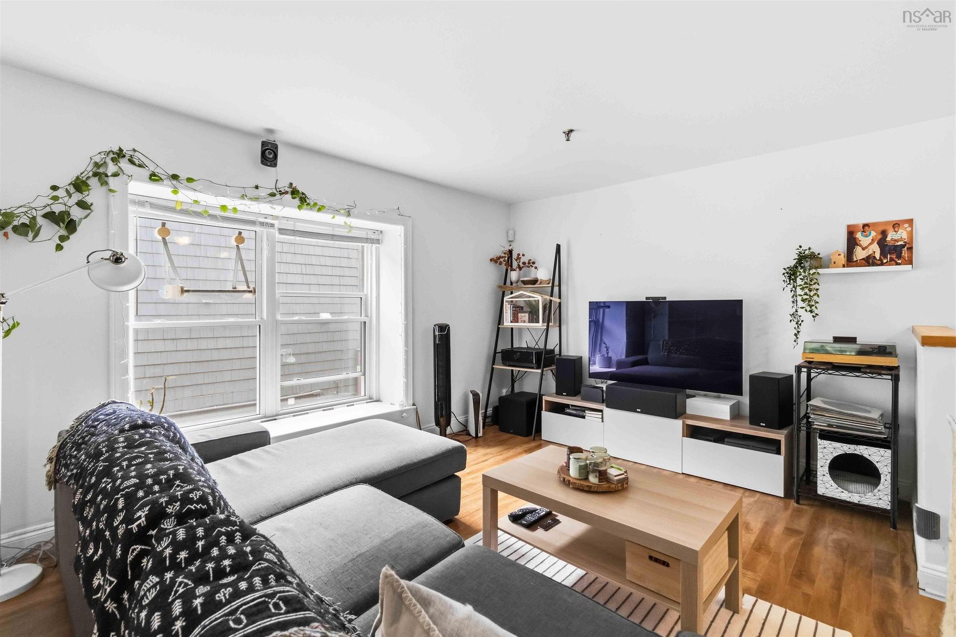 1 5444 Victoria Road, Halifax, NS - Indoor Photo Showing Living Room