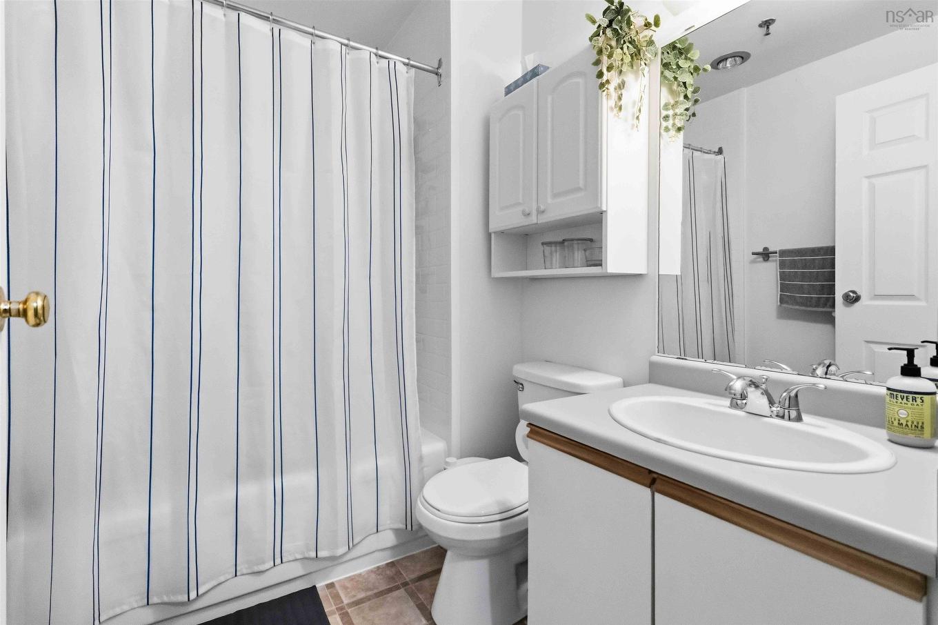 1 5444 Victoria Road, Halifax, NS - Indoor Photo Showing Bathroom