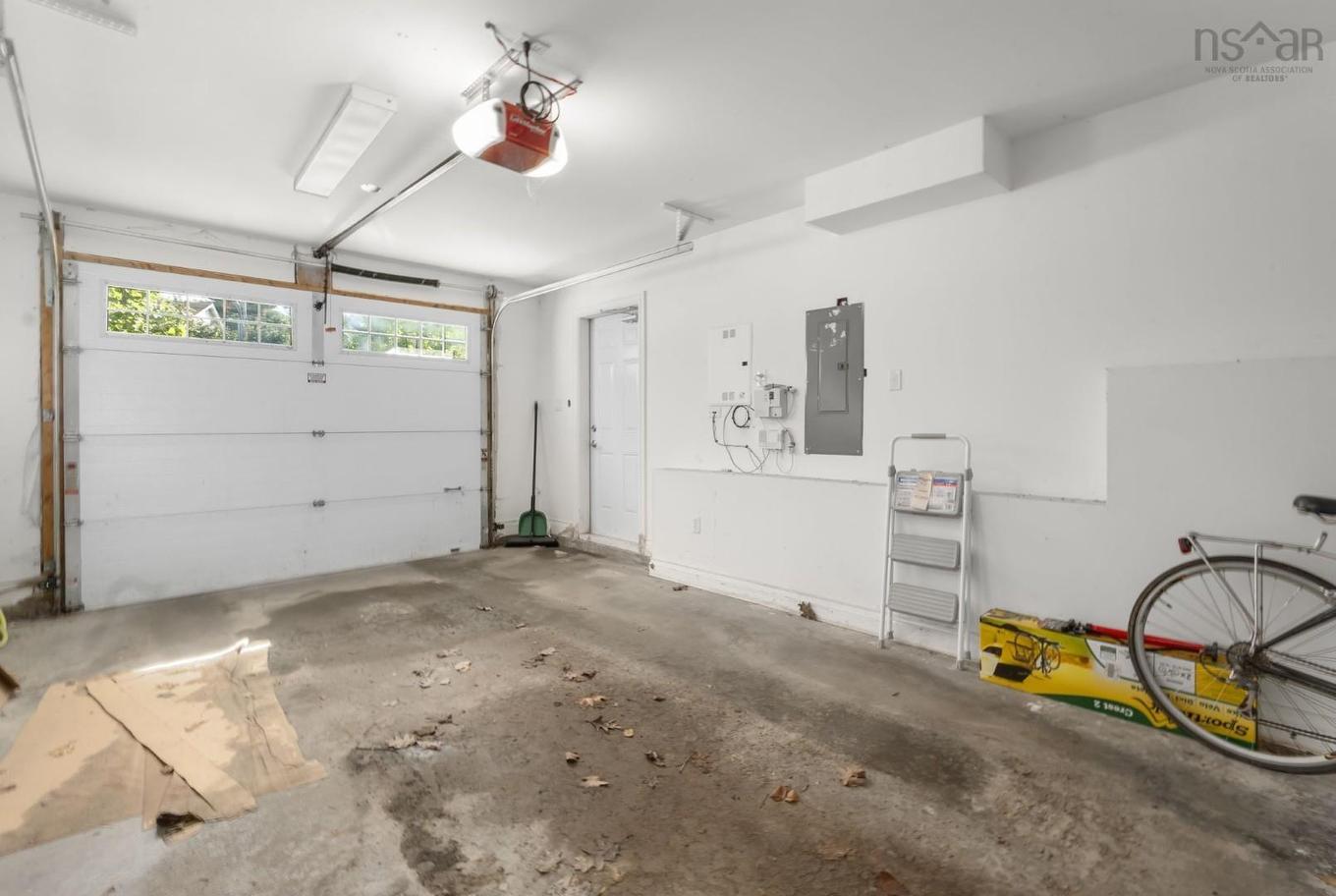 31 Sagewood Lane, Halifax, NS - Indoor Photo Showing Garage