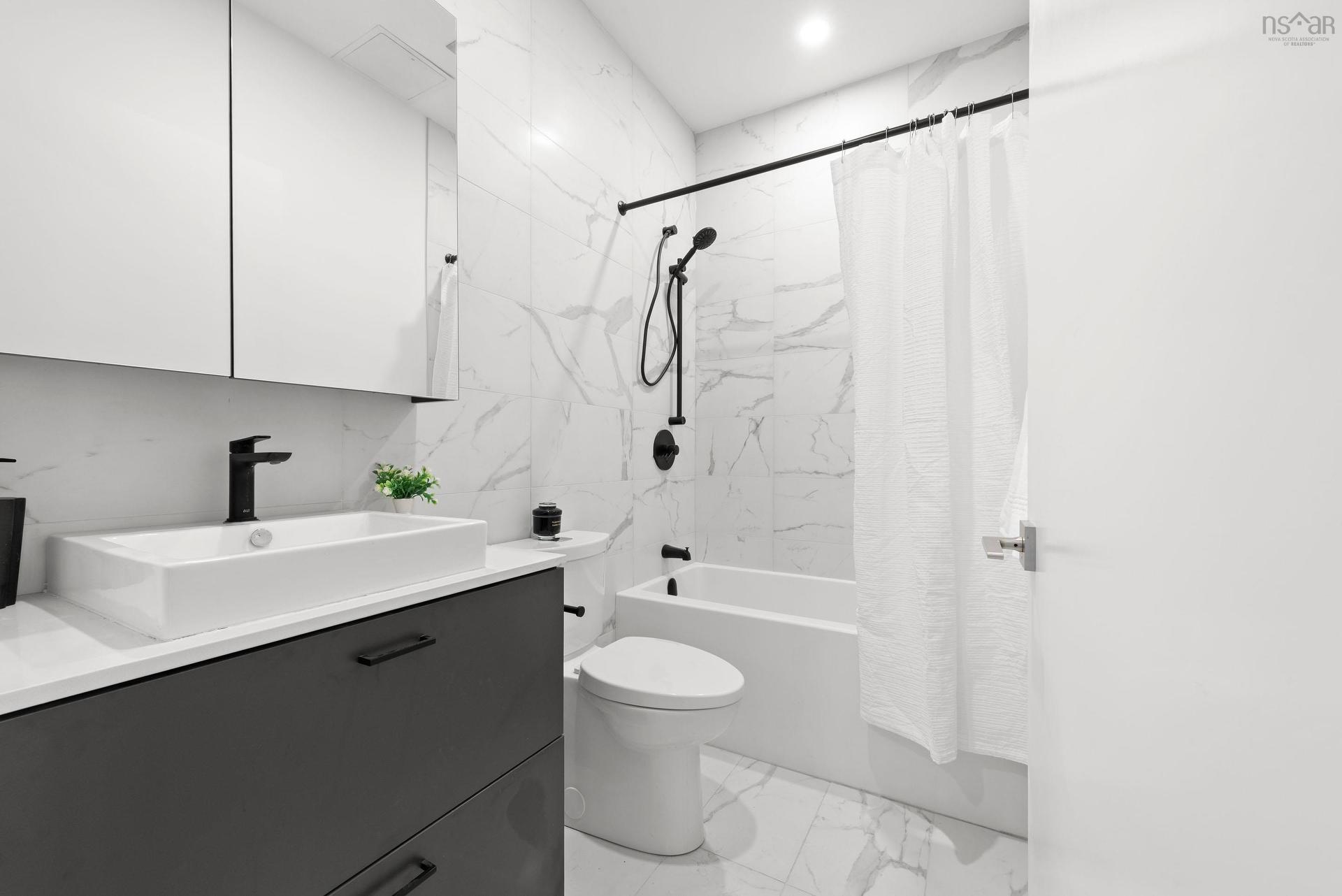 208 5511 Bilby St Street, Halifax, NS - Indoor Photo Showing Bathroom