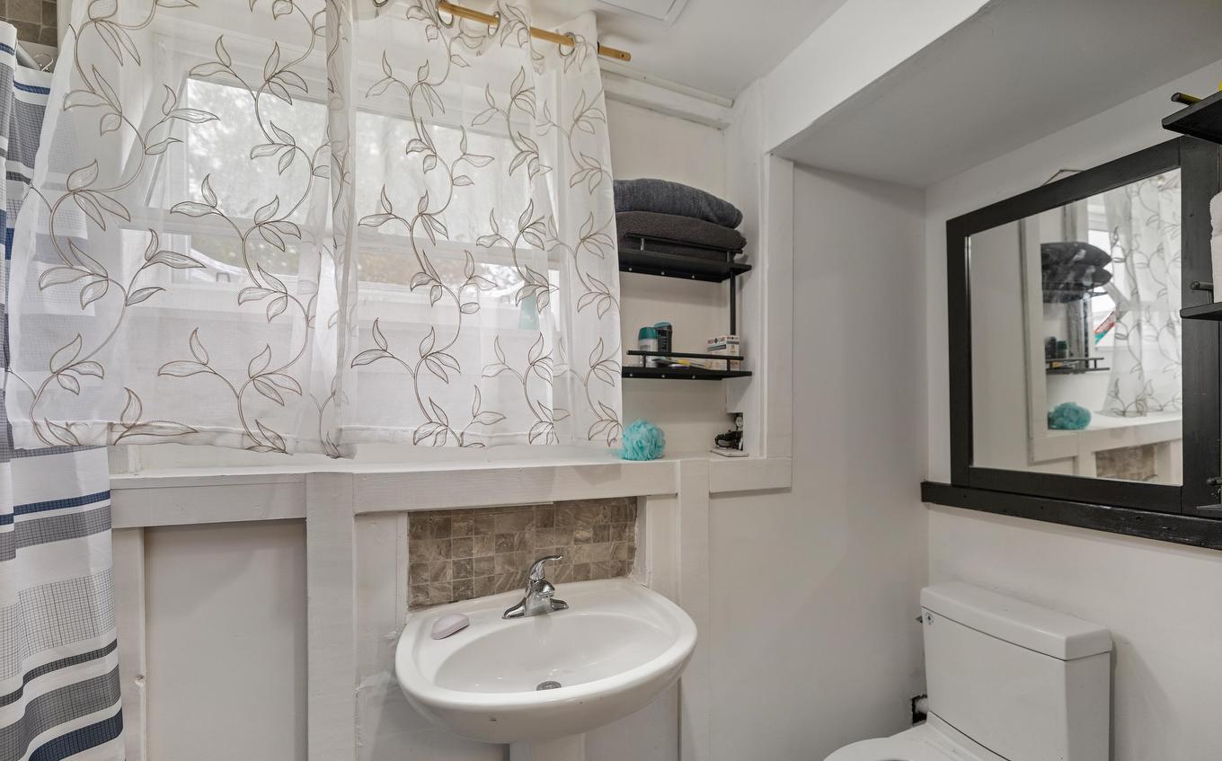50 Andrews Court, Charlottetown, PE - Indoor Photo Showing Bathroom