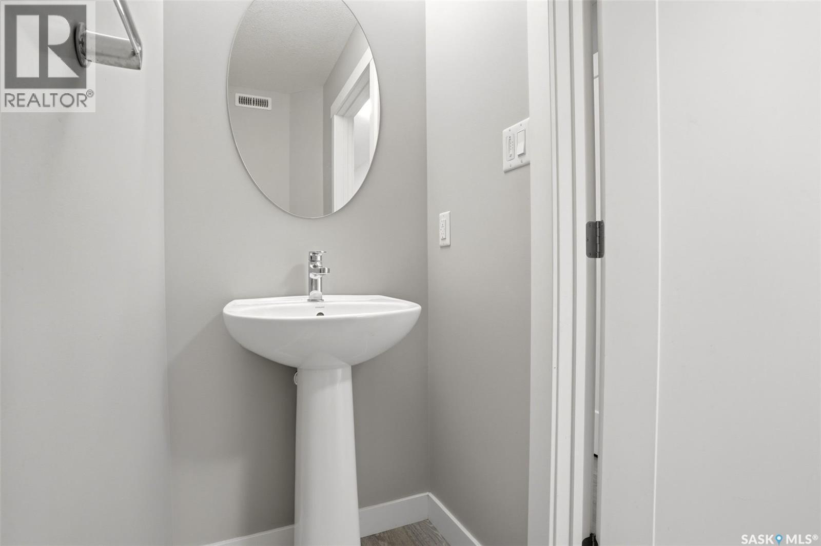 1760 Mustard Street, Regina, SK - Indoor Photo Showing Bathroom