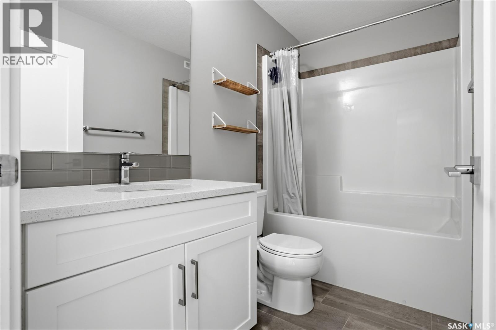 1760 Mustard Street, Regina, SK - Indoor Photo Showing Bathroom